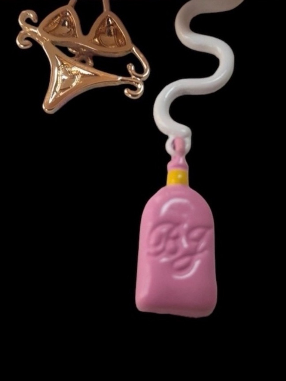 BETSEY JOHNSON Mismatched Bikini & Suntan Oil Bottle Dangle Earrings NEW NWT - Picture 5 of 6